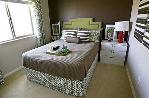 How To Arrange Bedroom Furniture In A Small Bedroom